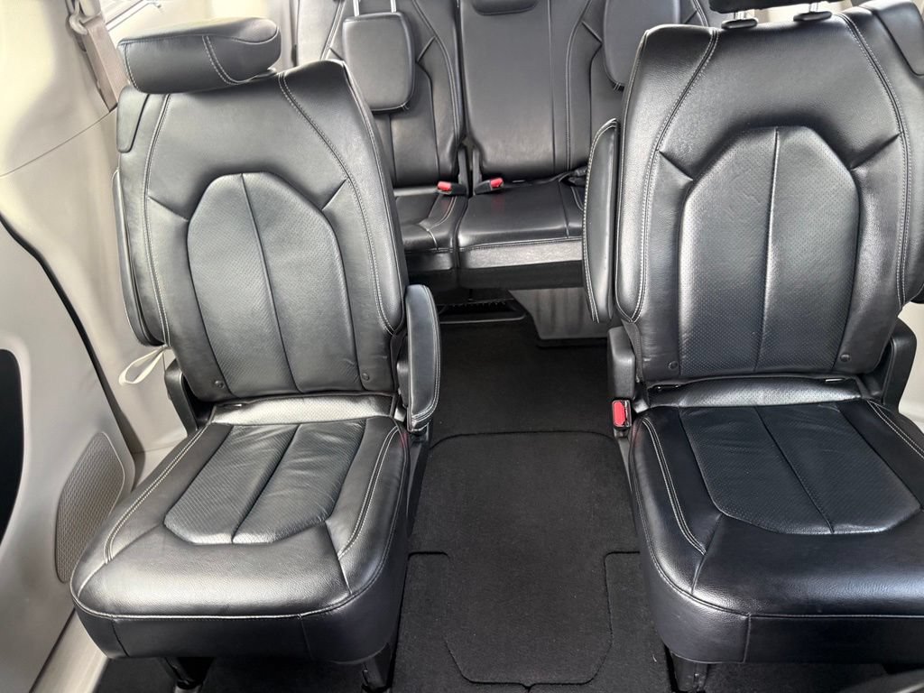 Used 2022 Chrysler Pacifica Touring-L AWD/4WD image 33