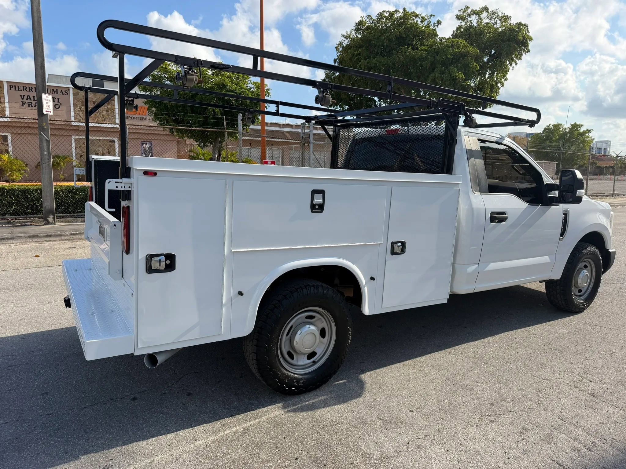 Used 2019 Ford F250 XL w/ Power Equipment Group RWD image 5
