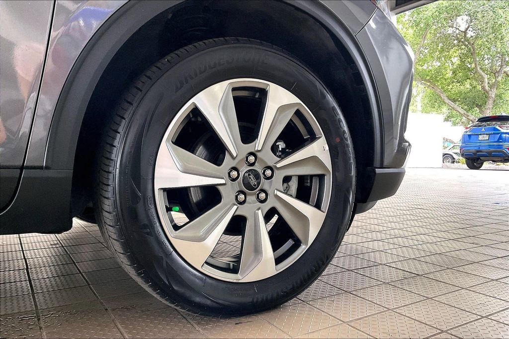 Used 2025 Ford Escape Platinum AWD/4WD image 34