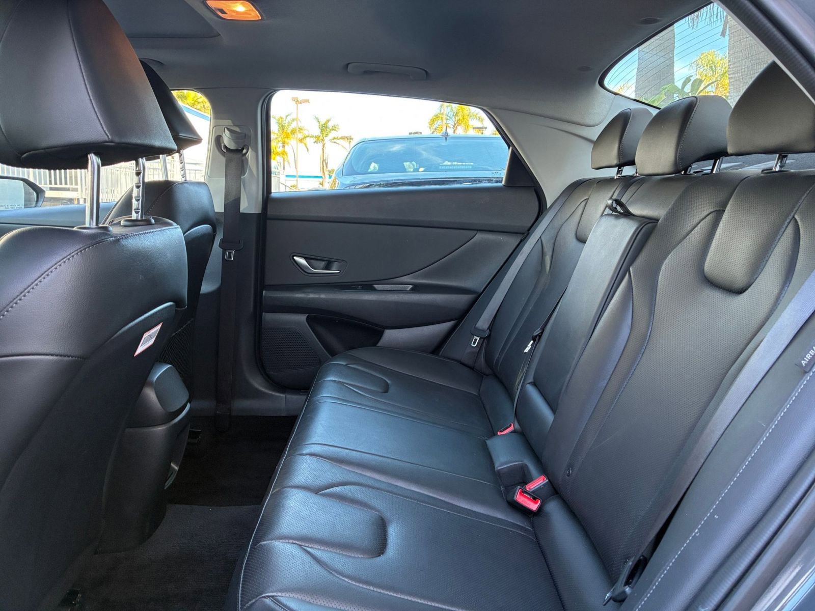 Used 2025 Hyundai Elantra Limited image 27