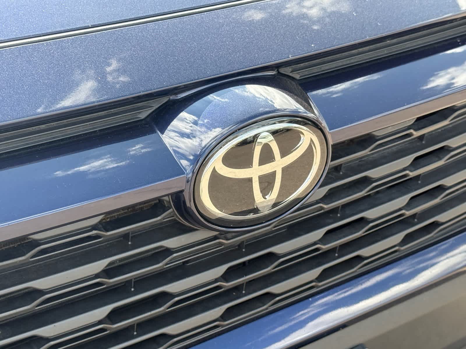Used 2025 Toyota RAV4 XLE FWD image 30
