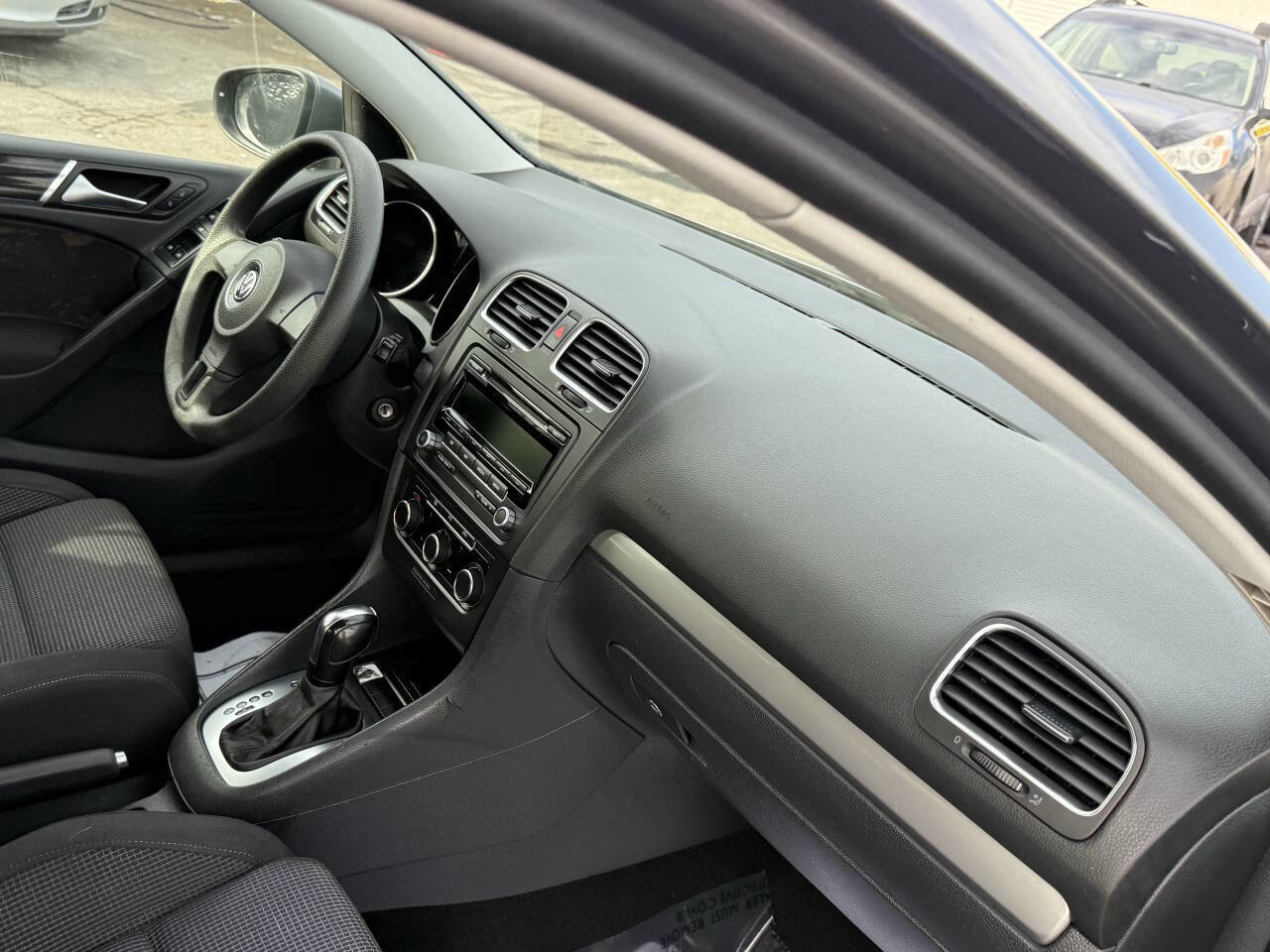 Used 2014 Volkswagen Golf 4-Door image 12