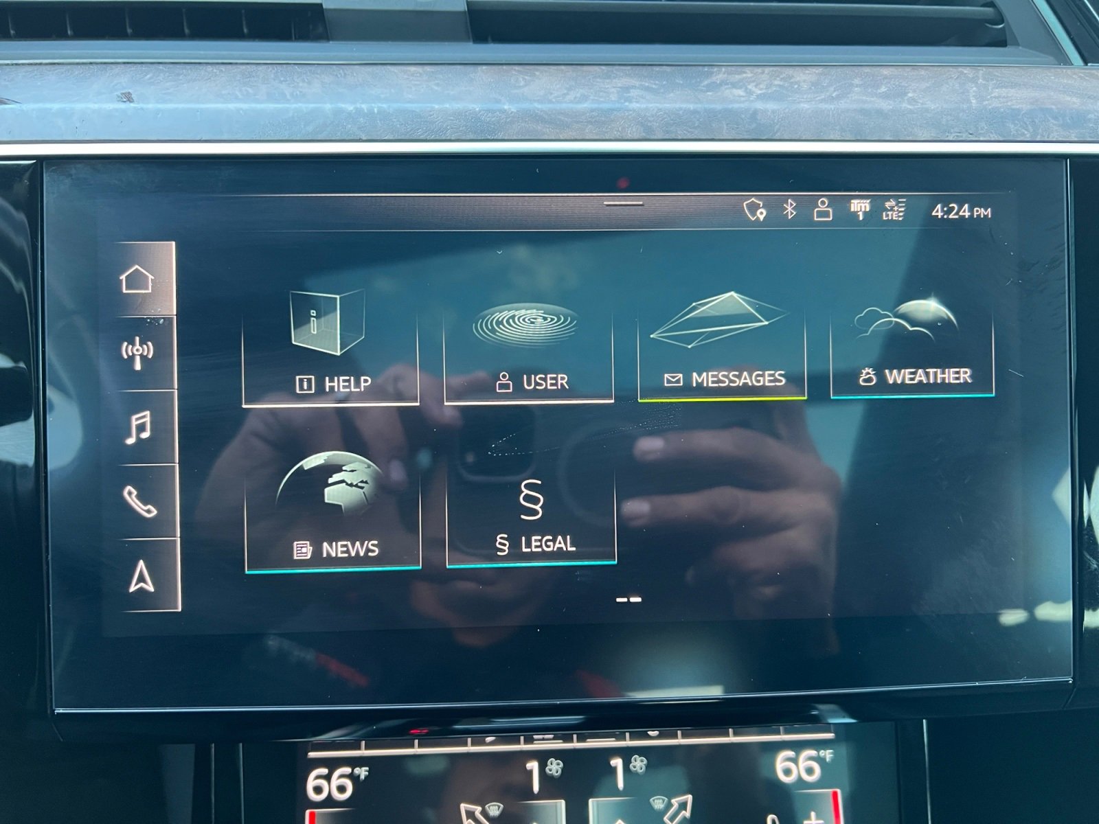 Used 2020 Audi e-tron Premium Plus image 24