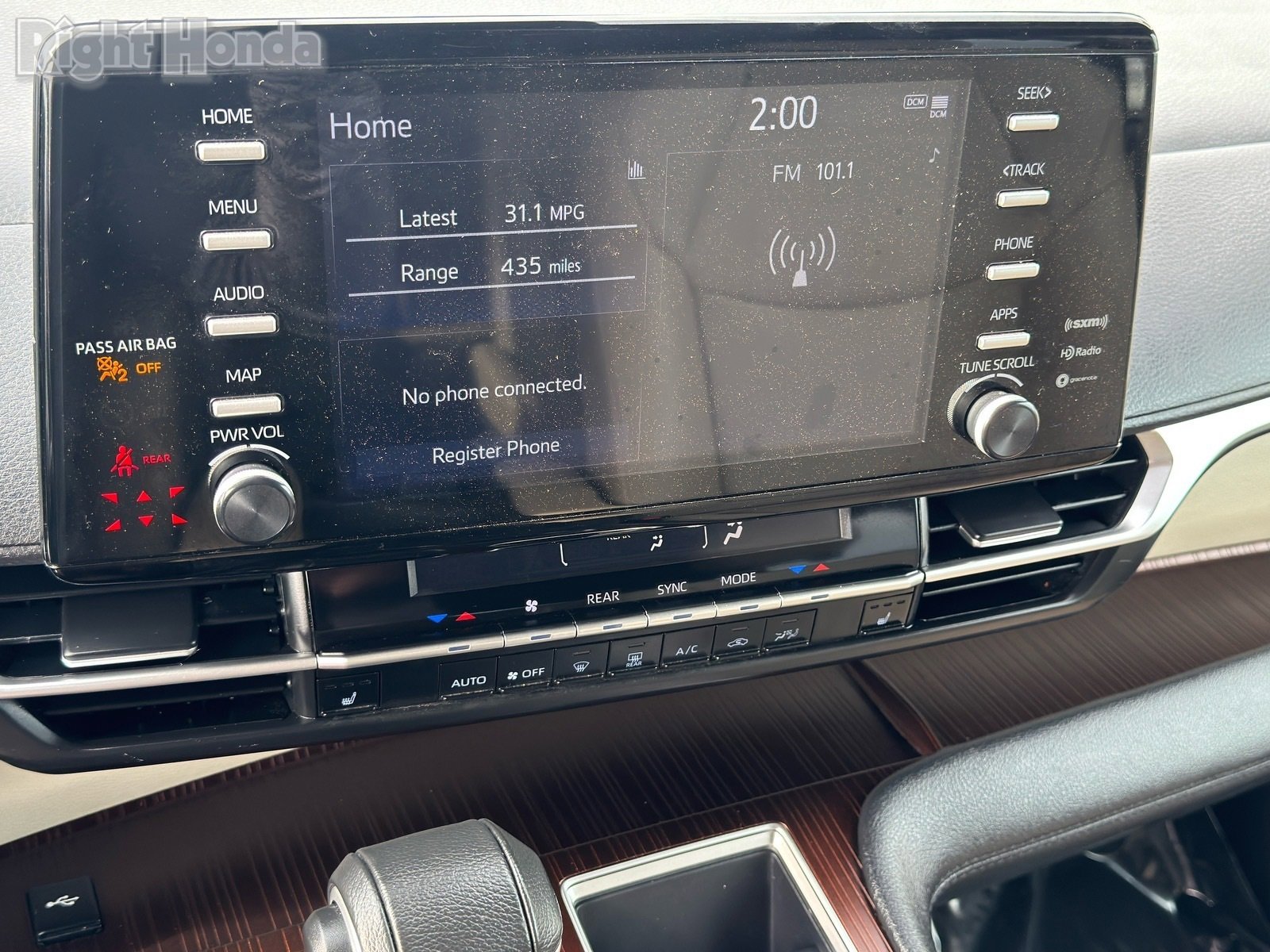 Used 2024 Toyota Sienna XLE image 20