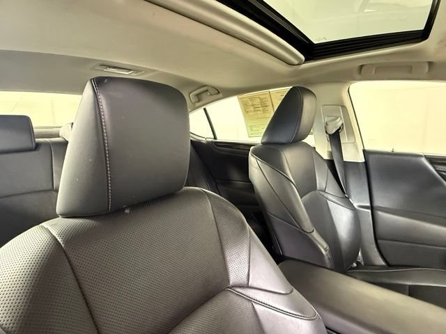 Used 2019 Lexus ES 300h w/ Premium Package FWD image 31