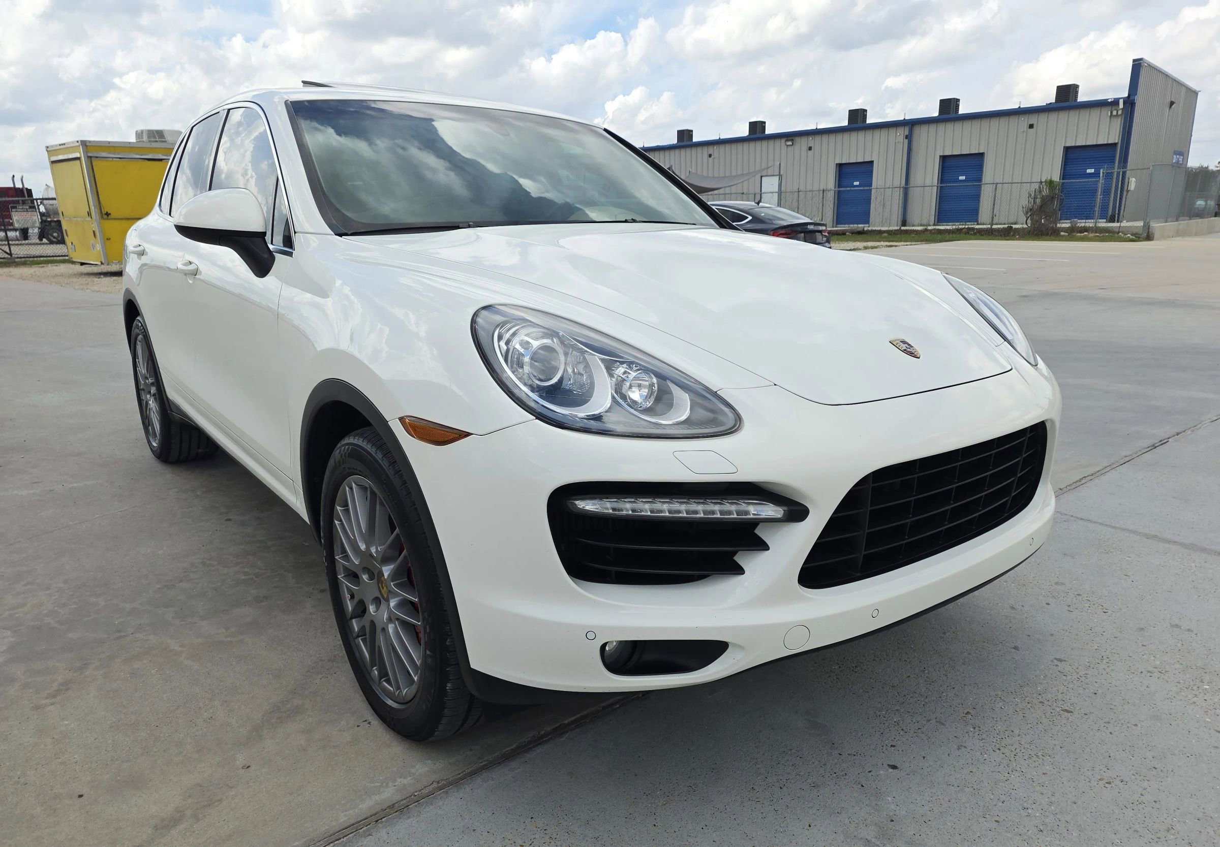 Used 2011 Porsche Cayenne Turbo AWD/4WD image 6