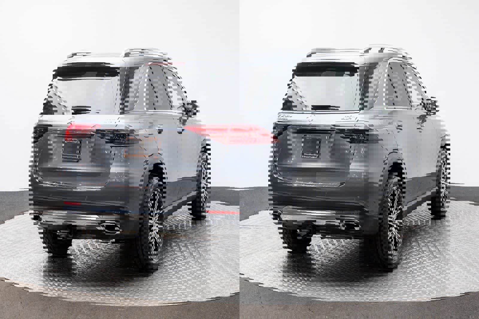 Used 2025 Mercedes-Benz GLE 450e 4MATIC w/ Driver Assistance Package image 22