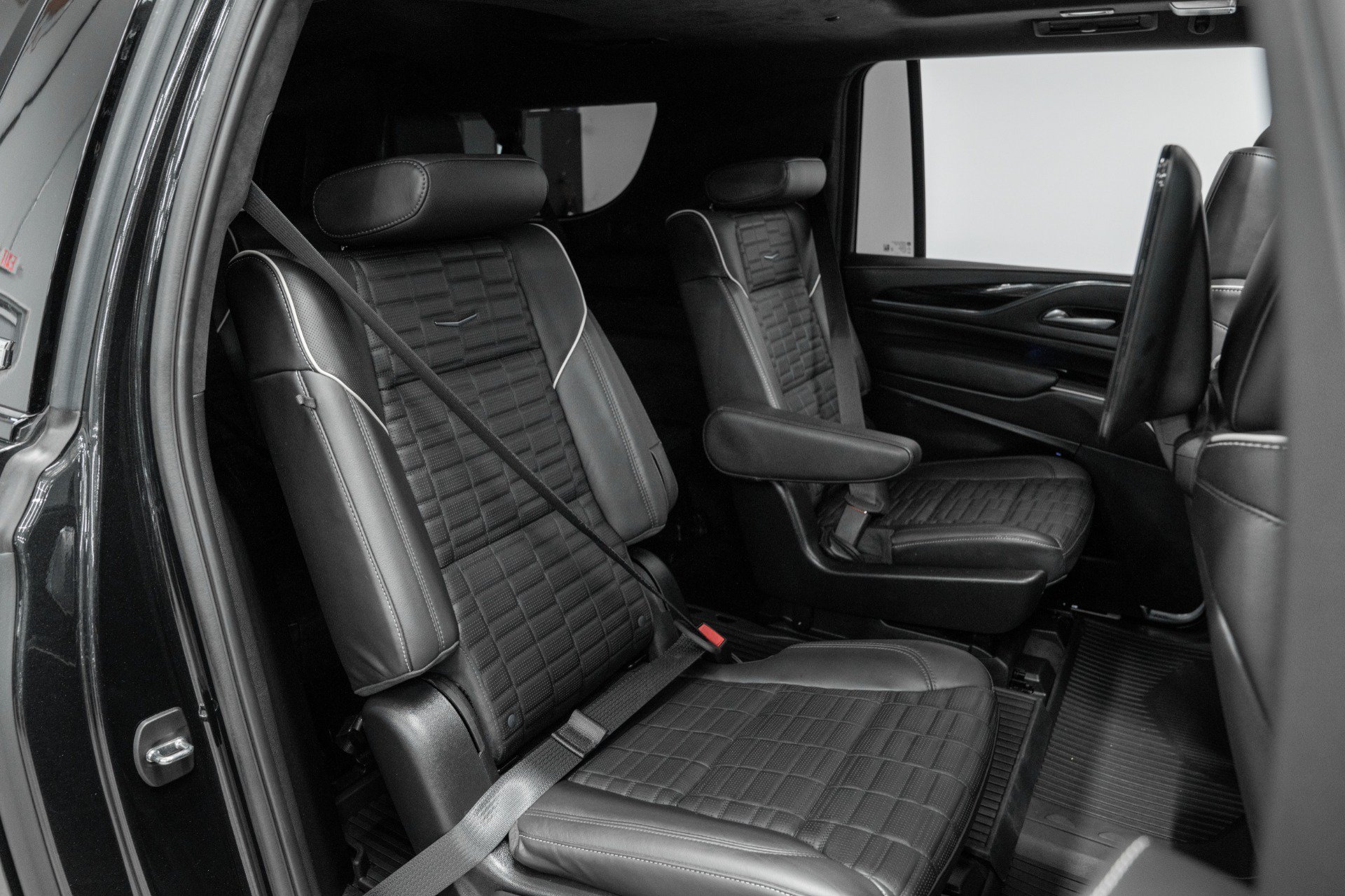 Used 2024 Cadillac Escalade ESV V w/ LPO, Floor Liner Package AWD/4WD image 33