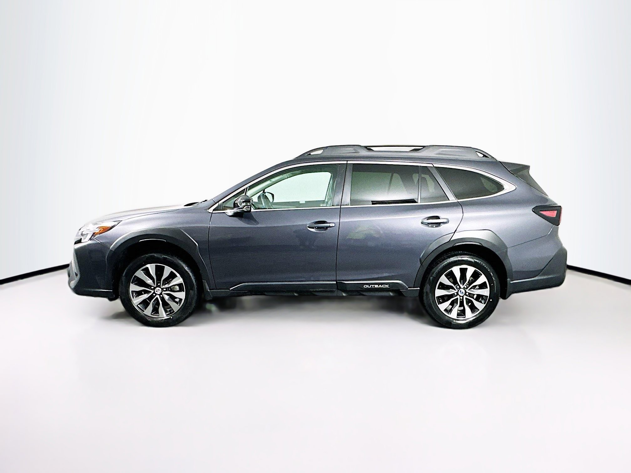 Used 2023 Subaru Outback Limited image 4