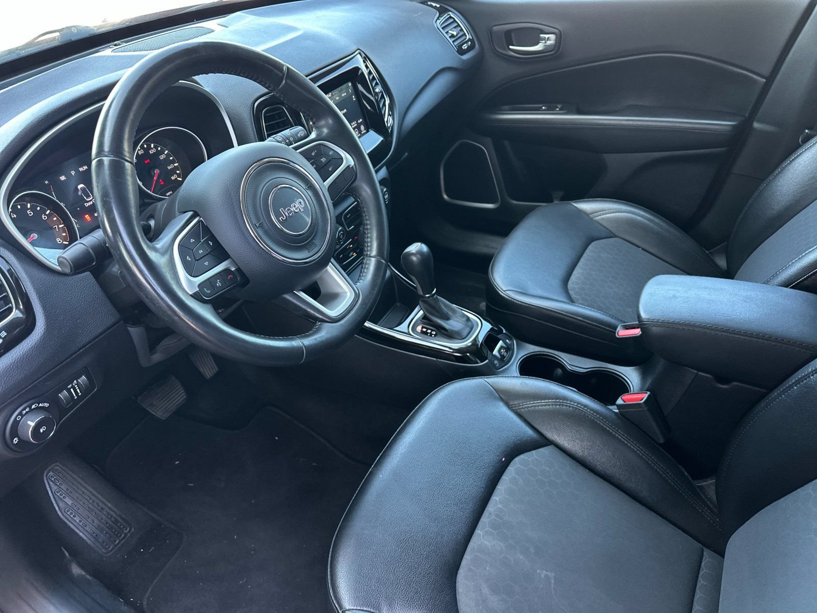 Used 2019 Jeep Compass Latitude FWD image 10