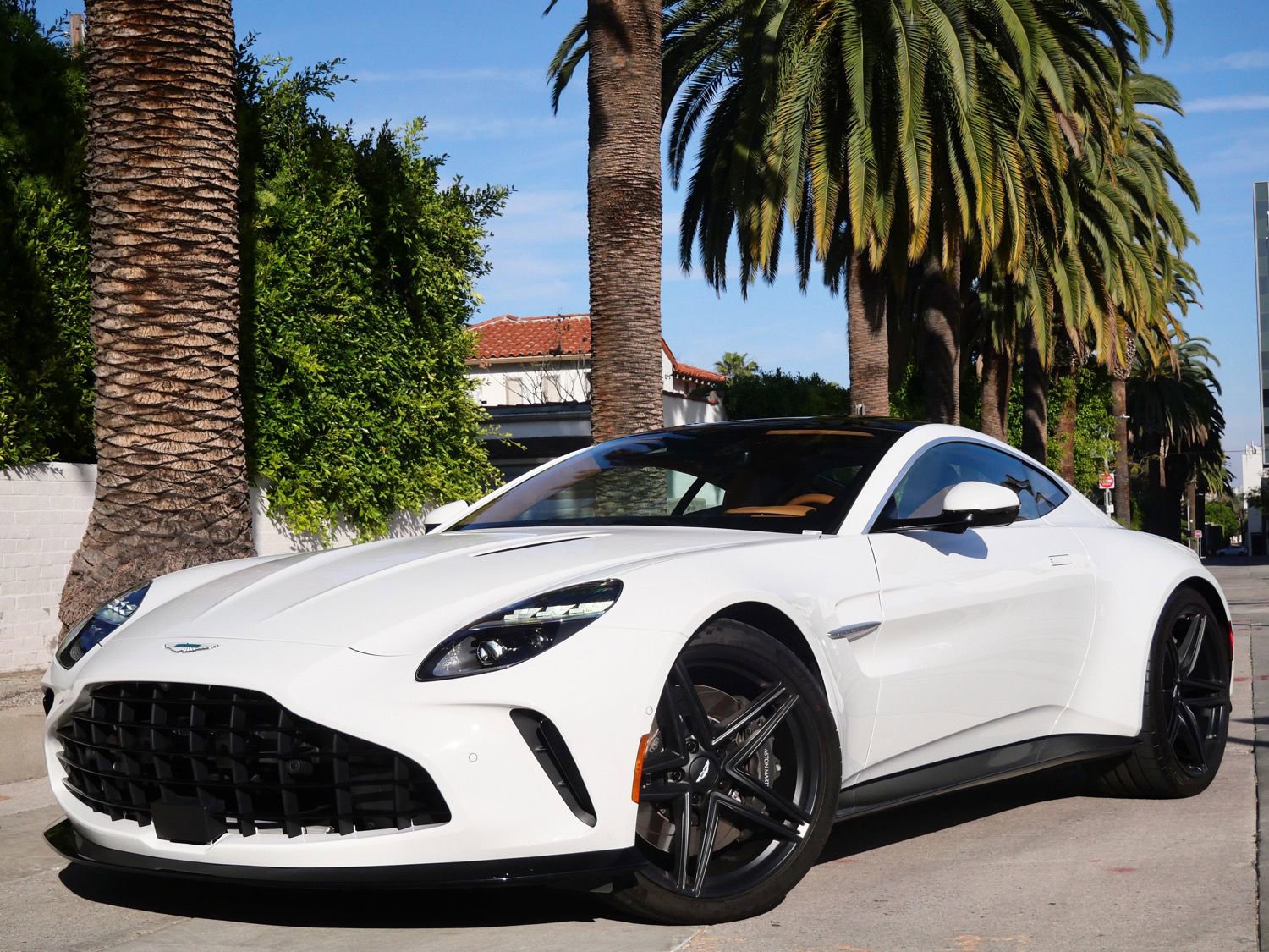 Used 2025 Aston Martin V8 Vantage Coupe image 13