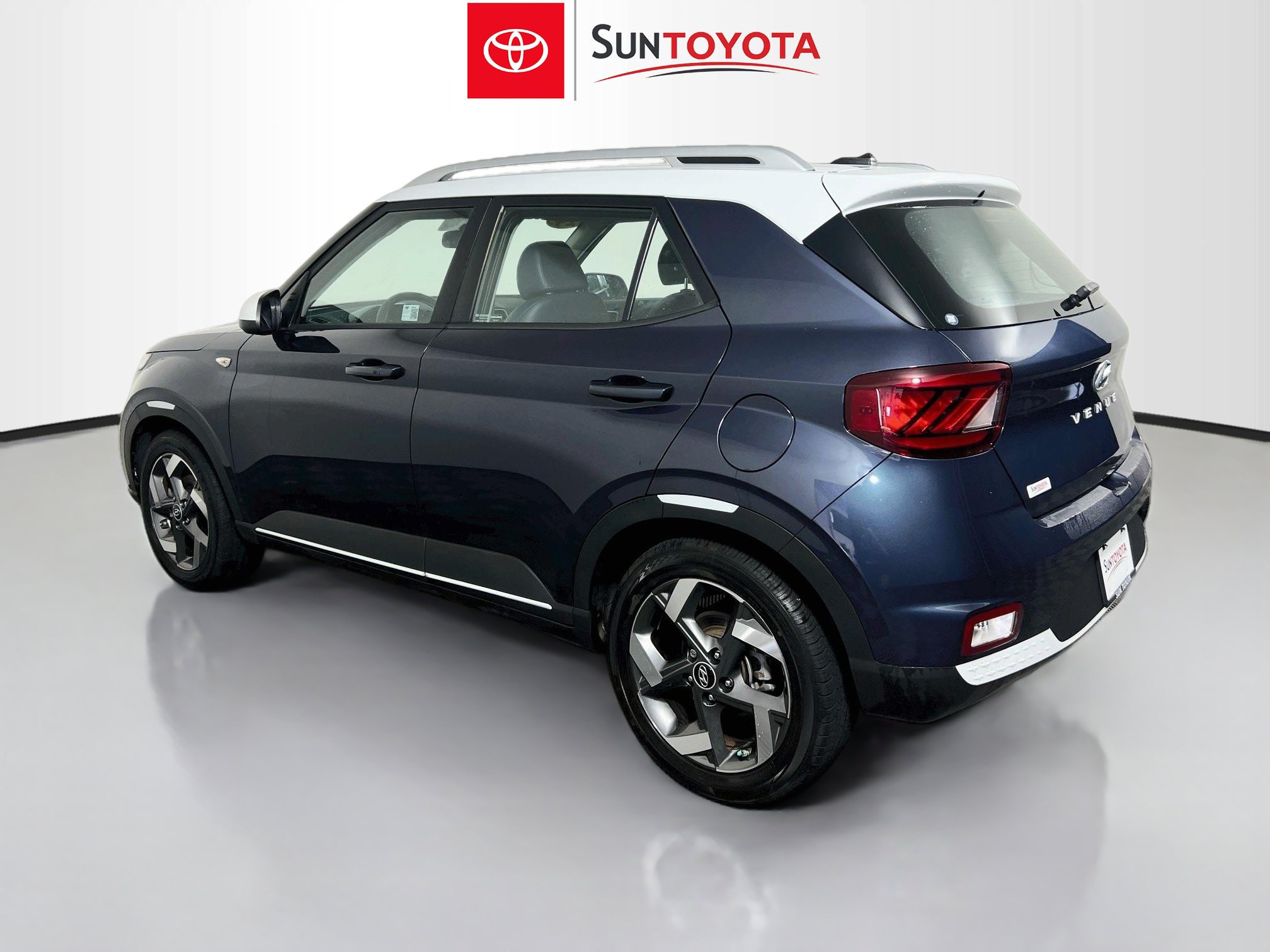 Used 2024 Hyundai Venue Limited FWD image 6