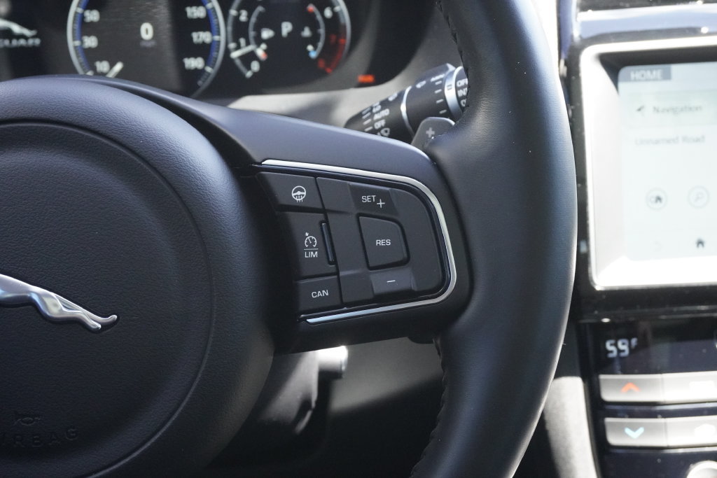 Used 2017 Jaguar F-PACE Prestige AWD/4WD image 12