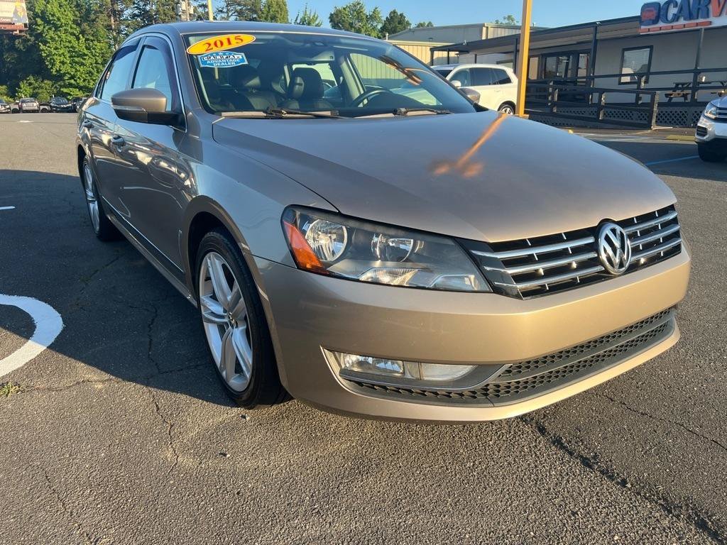 Used 2015 Volkswagen Passat TDI SEL Premium FWD image 3