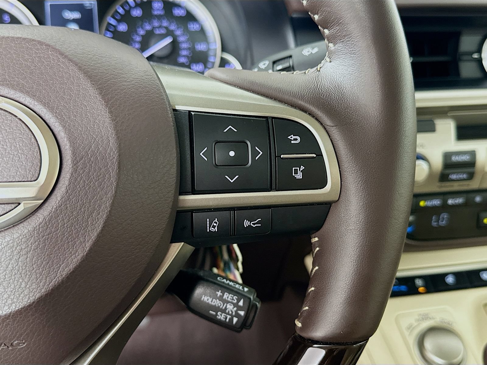 Used 2018 Lexus ES 350 w/ Luxury Package w/Wood Trim FWD image 19