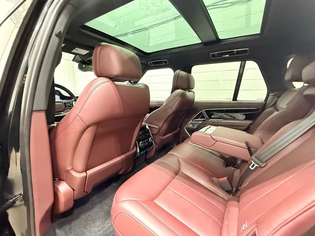 Used 2023 Land Rover Range Rover SE image 32