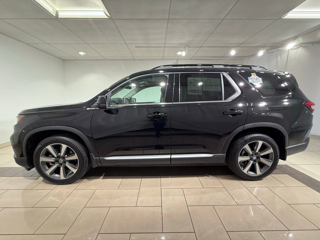 Used 2025 Honda Pilot Elite image 2