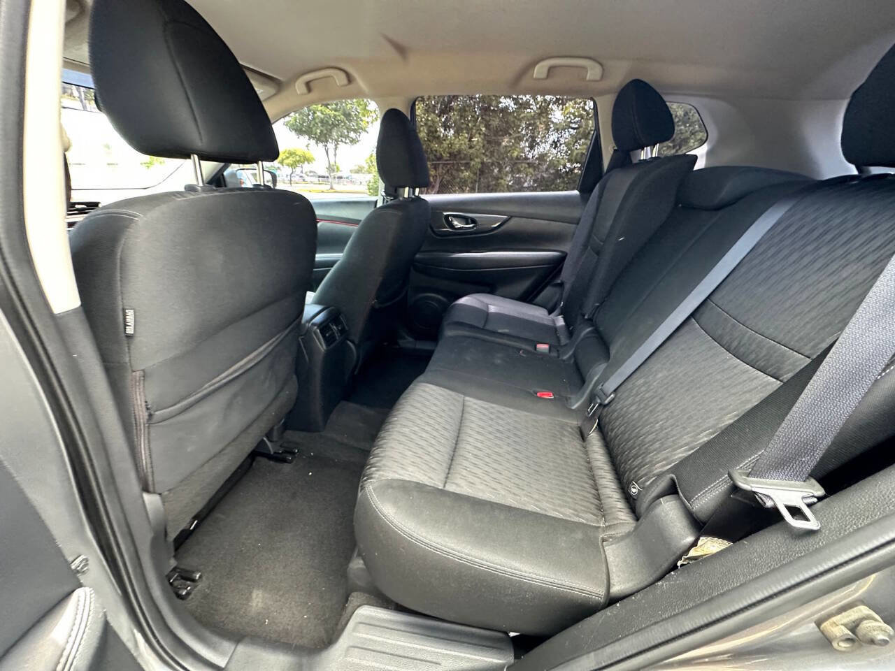 Used 2017 Nissan Rogue S image 16