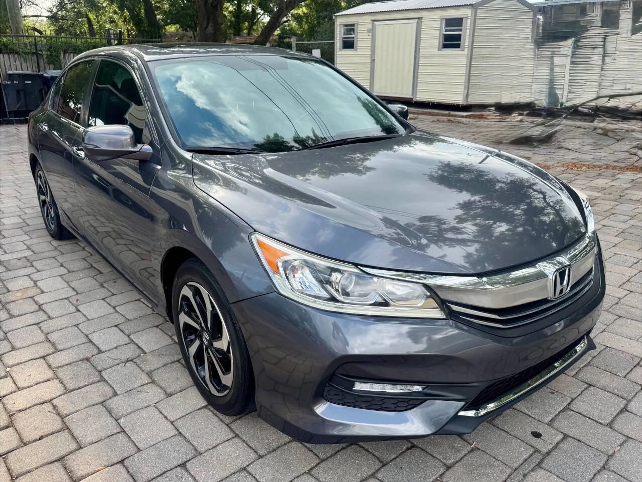 Used 2017 Honda Accord EX-L image 9