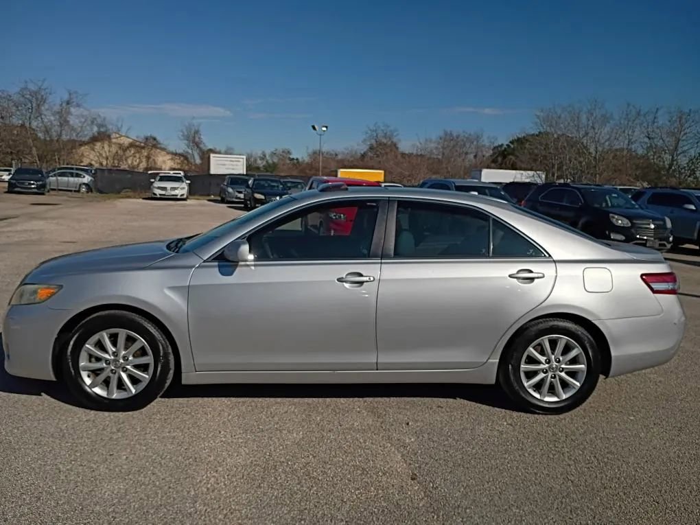 Used 2010 Toyota Camry XLE image 2