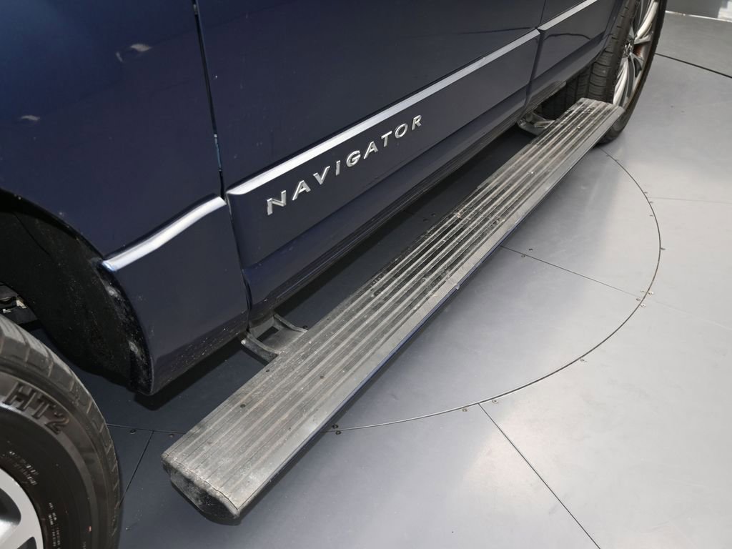 Used 2016 Lincoln Navigator Select image 34