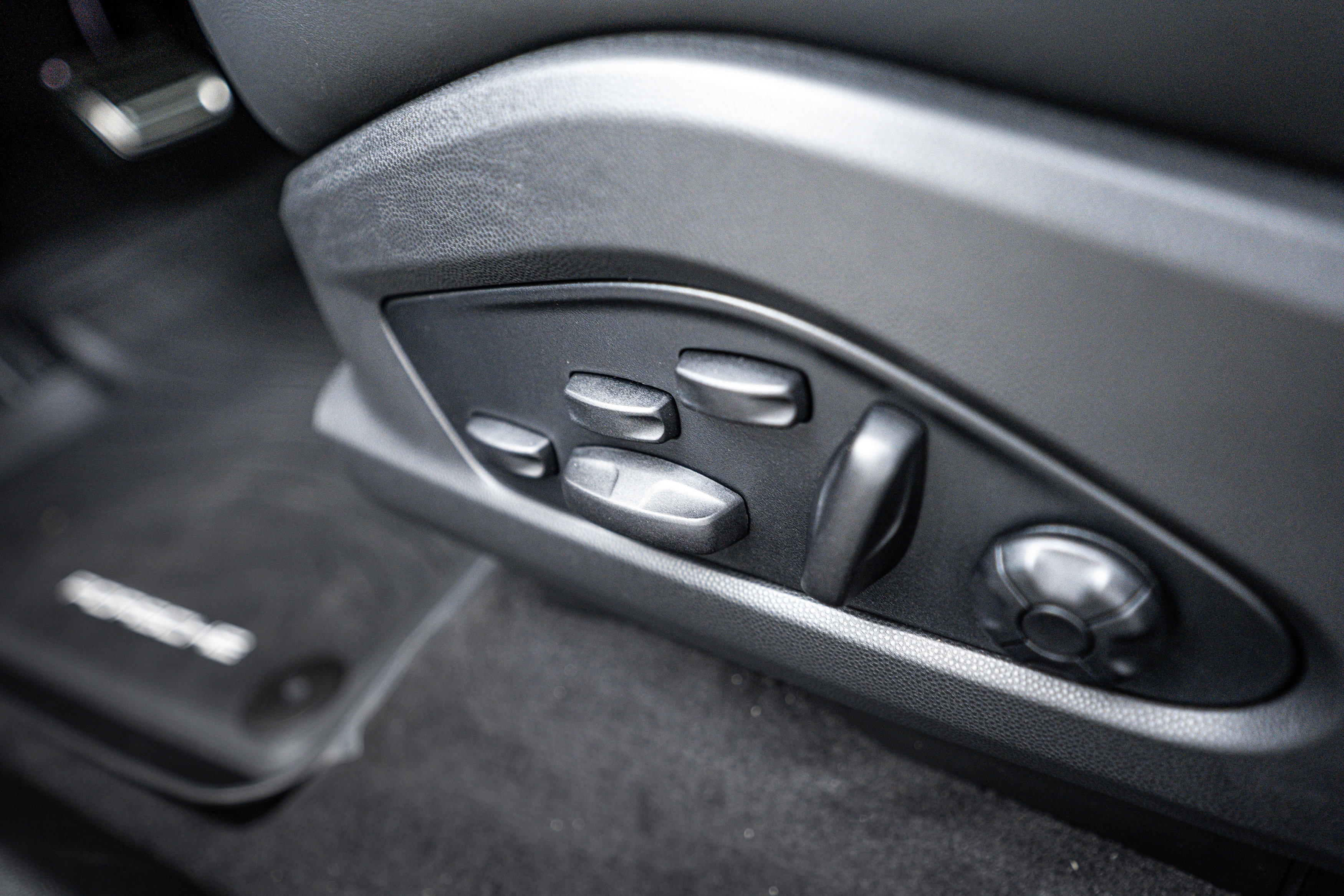 New 2025 Porsche Macan Turbo Electric image 19