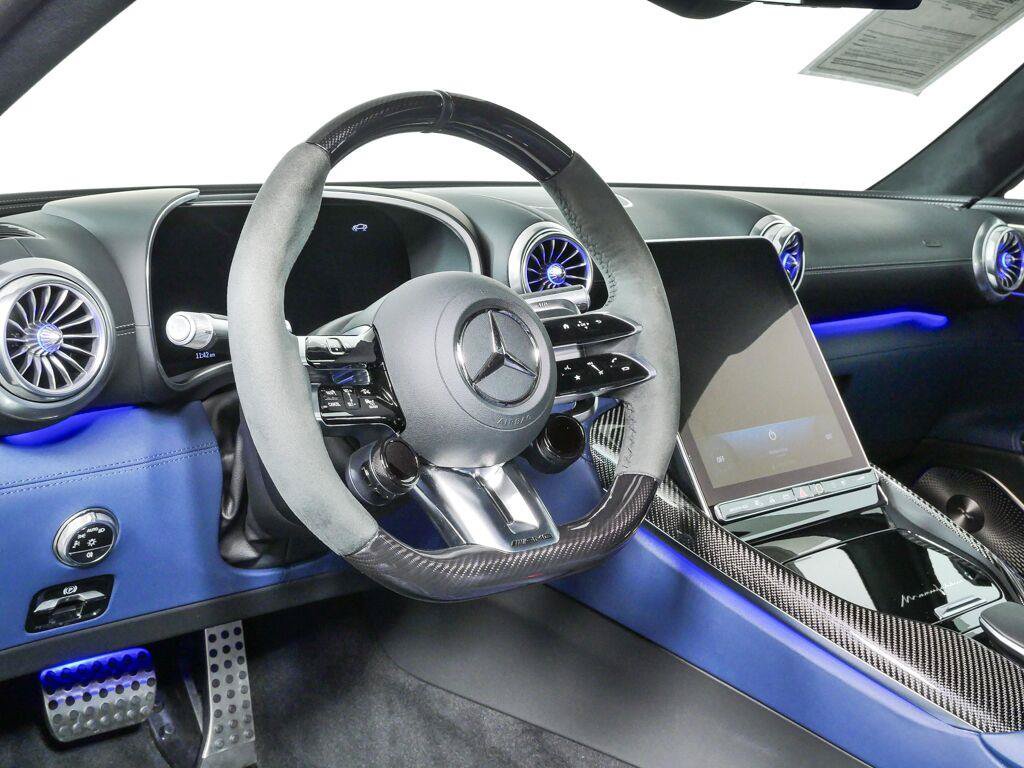 Used 2025 Mercedes-Benz SL 63 AMG 4MATIC image 4