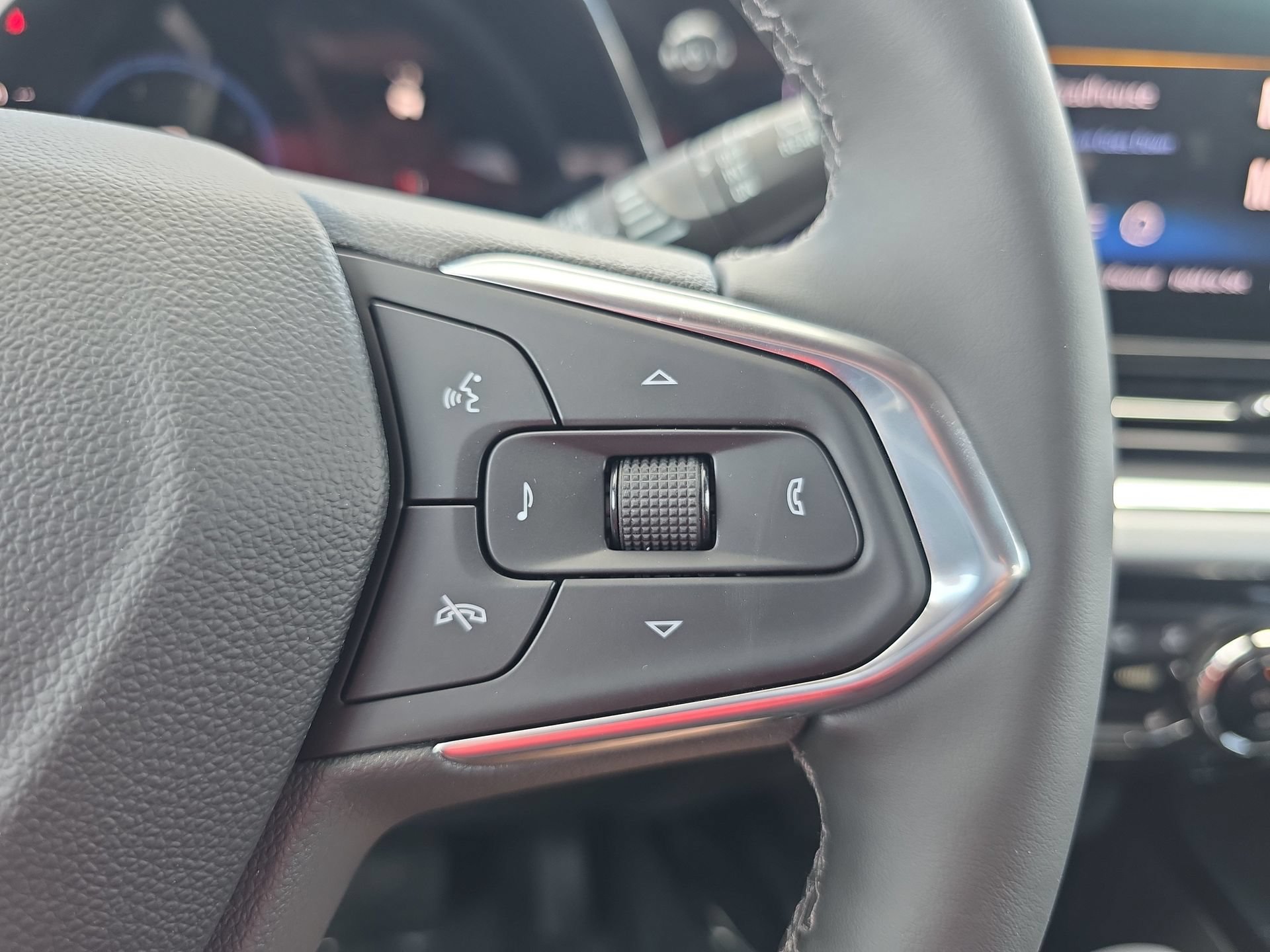 New 2026 Chevrolet Trax LT w/ Midnight Edition FWD image 19