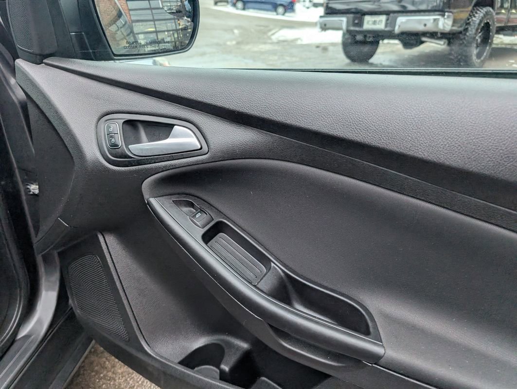 Used 2017 Ford Focus SE w/ Cold Weather Package image 23