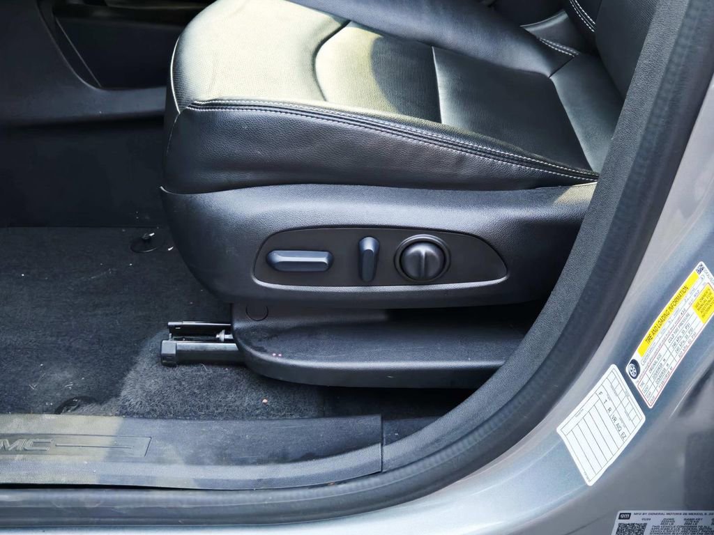 Used 2024 GMC Terrain SLT image 37