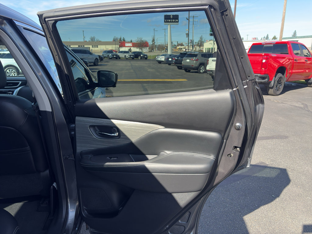 Used 2016 Nissan Murano Platinum w/ Platinum Technology Package image 17