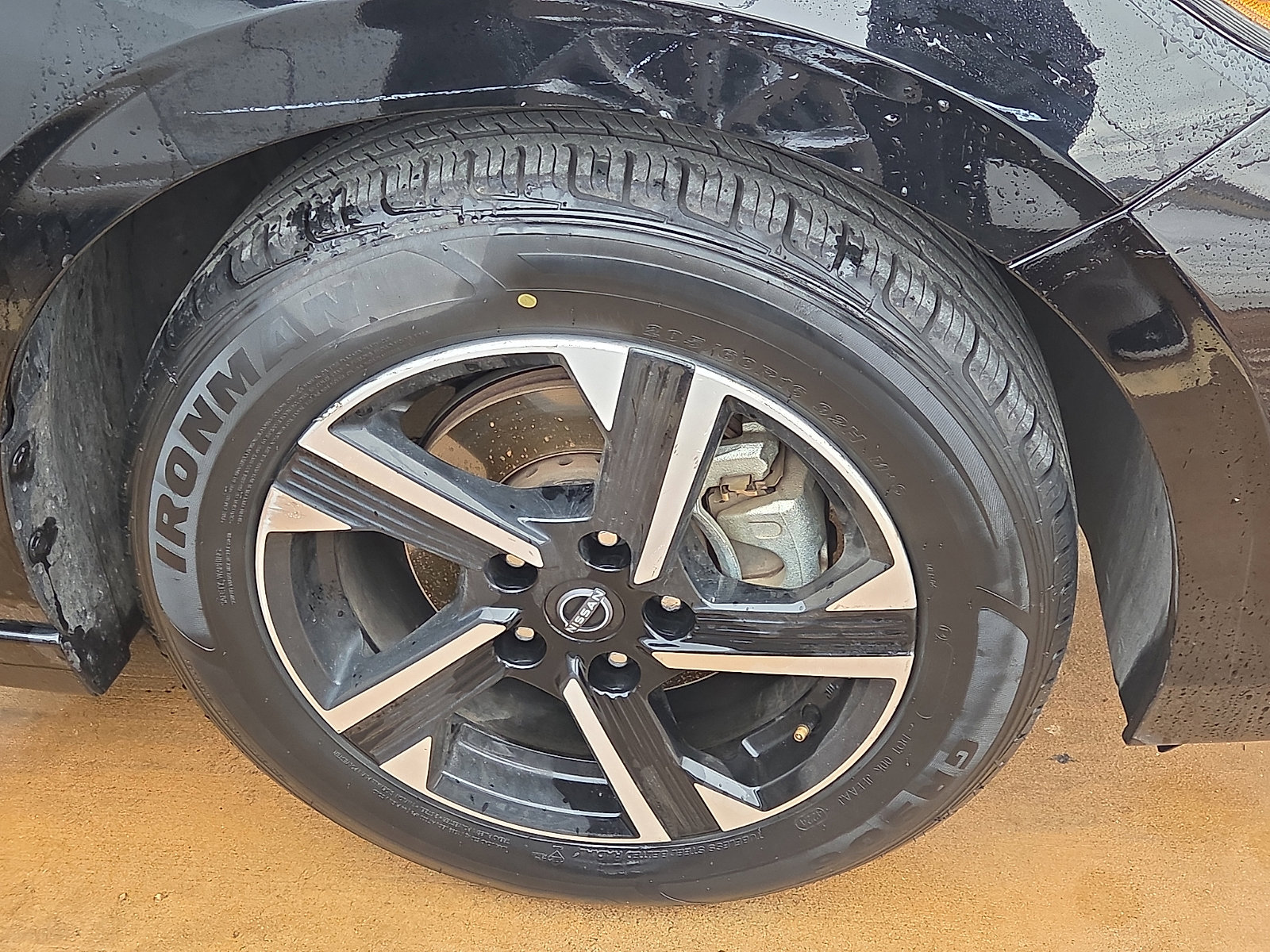 Used 2024 Nissan Sentra SV image 2