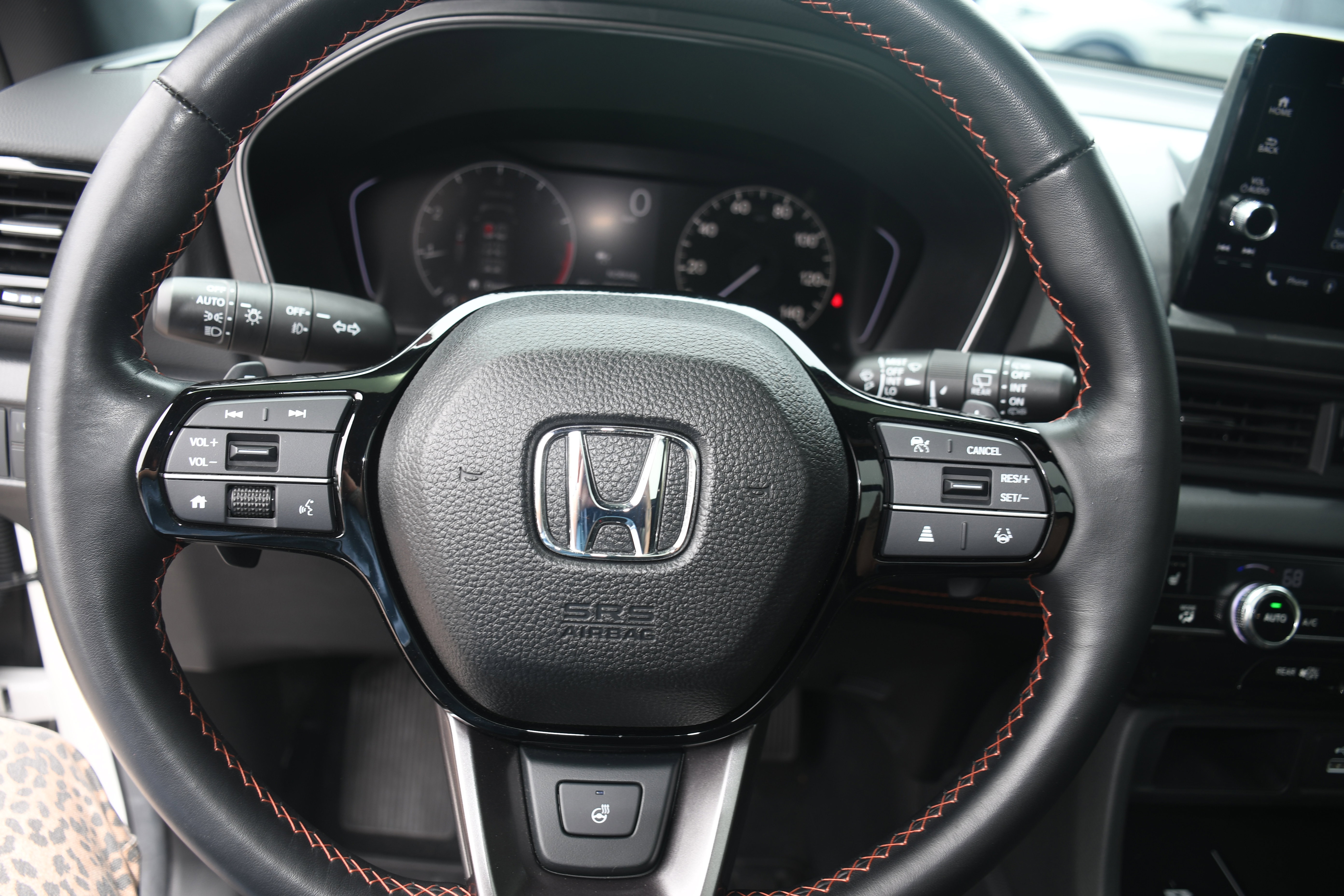 Used 2025 Honda Pilot TrailSport image 14