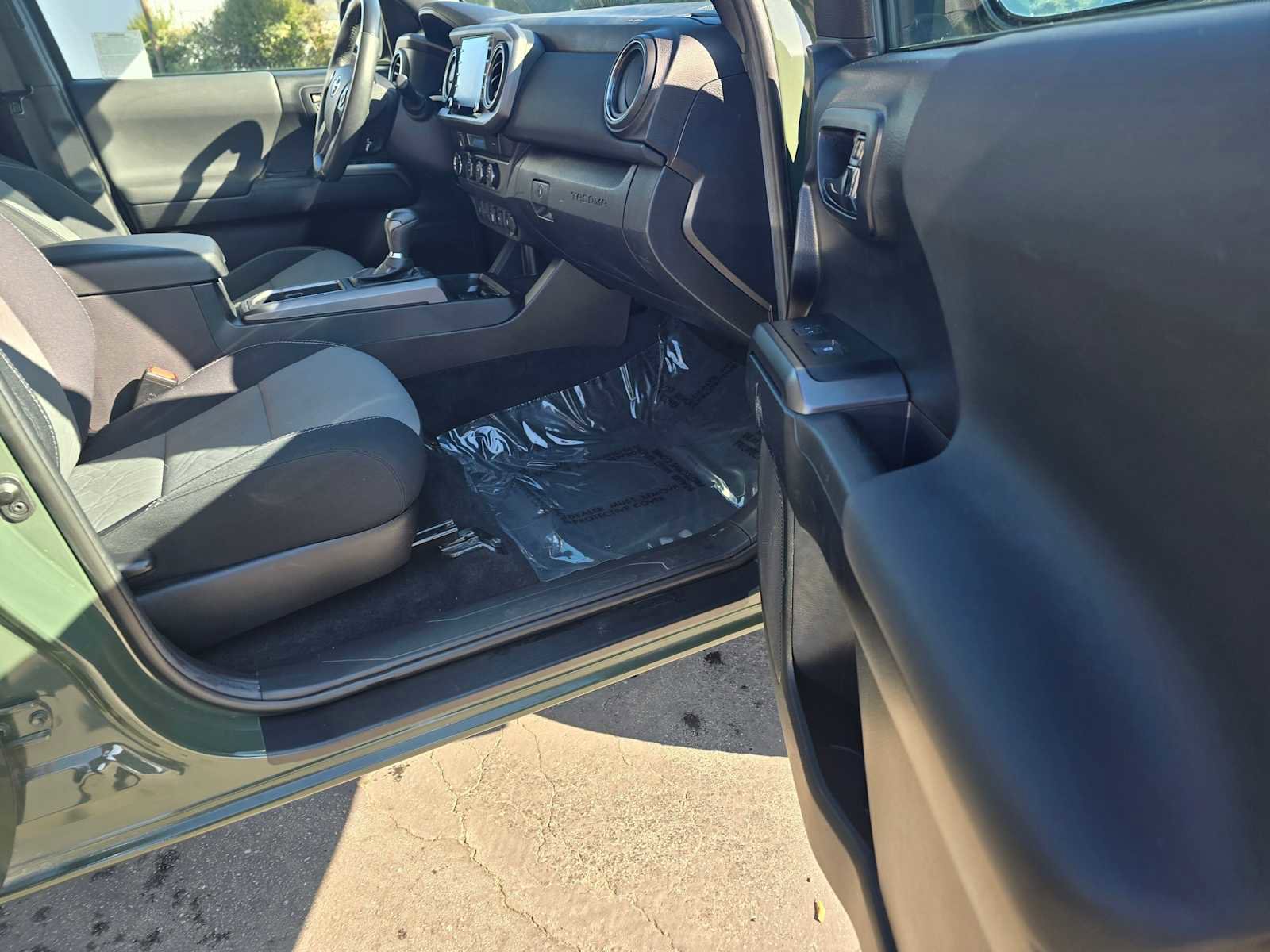 Used 2021 Toyota Tacoma TRD Off-Road image 10