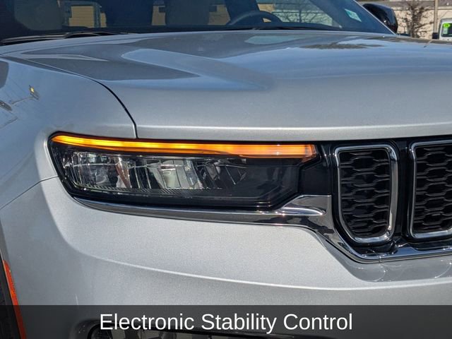 Used 2025 Jeep Grand Cherokee Limited image 11