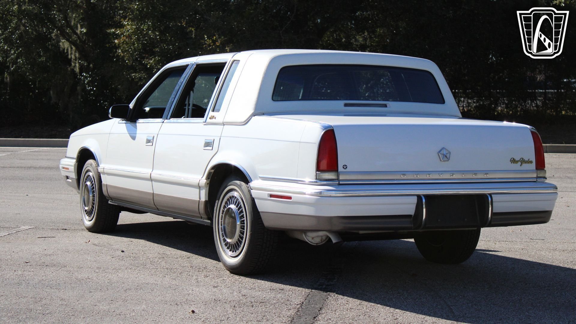 Used 1993 Chrysler New Yorker Fifth Avenue FWD image 6
