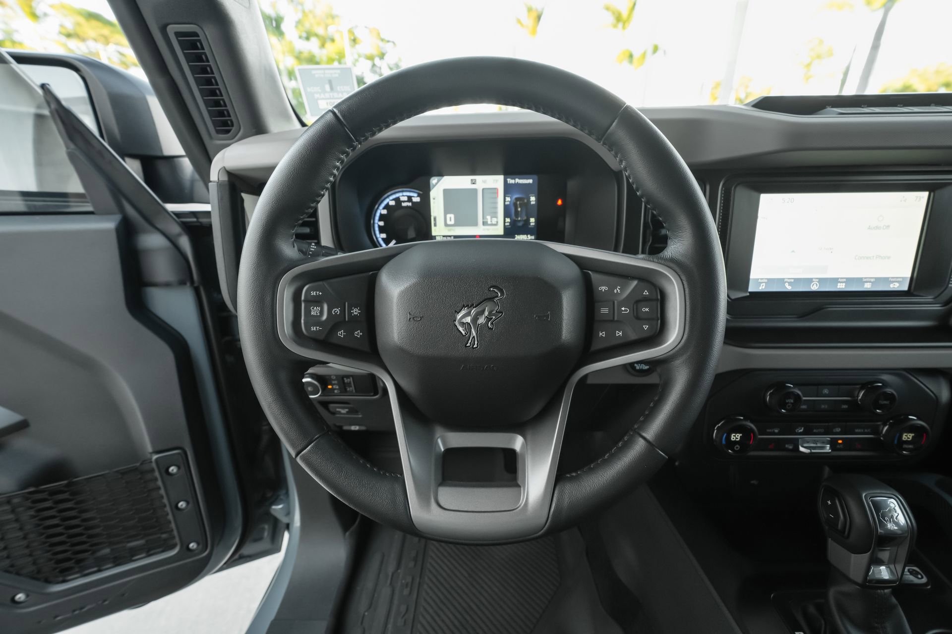 Used 2023 Ford Bronco Wildtrak image 8