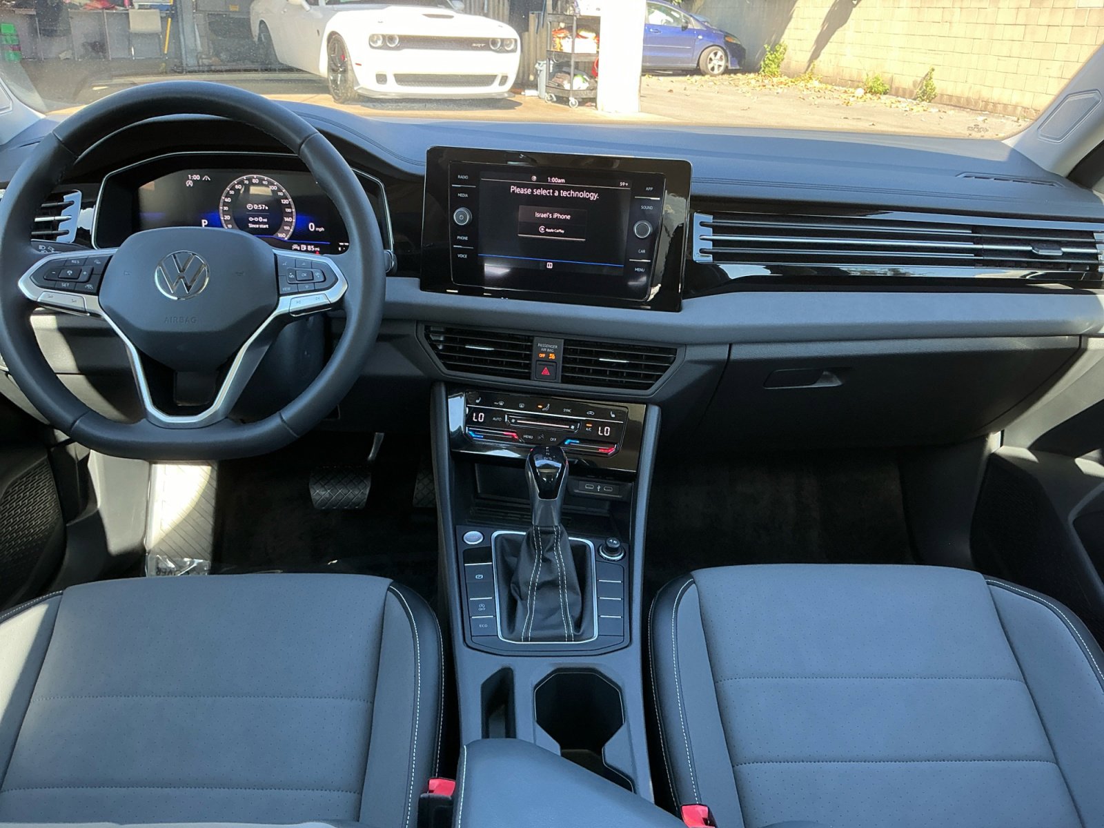 Used 2025 Volkswagen Jetta SE w/ Sunroof Package image 14