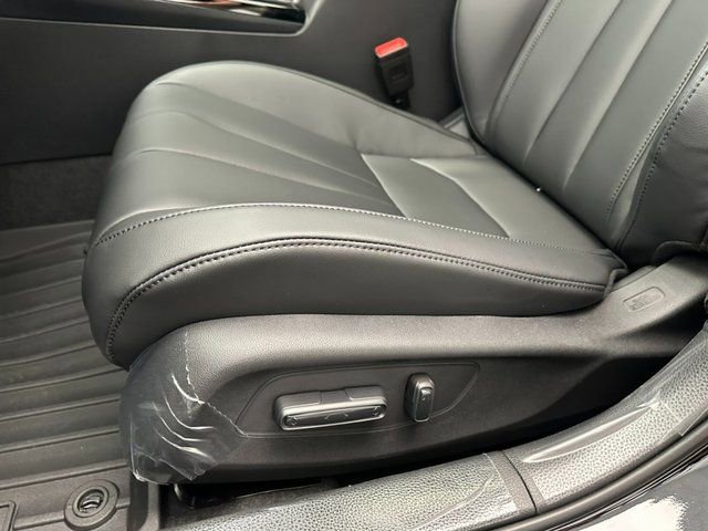 Certified 2025 Acura Integra Base image 16