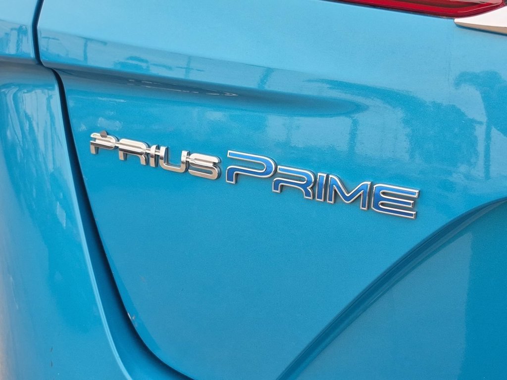 Used 2017 Toyota Prius Prime Advanced w/ Carpet Mat Package FWD image 31