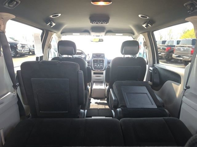 Used 2016 Dodge Grand Caravan SE image 13