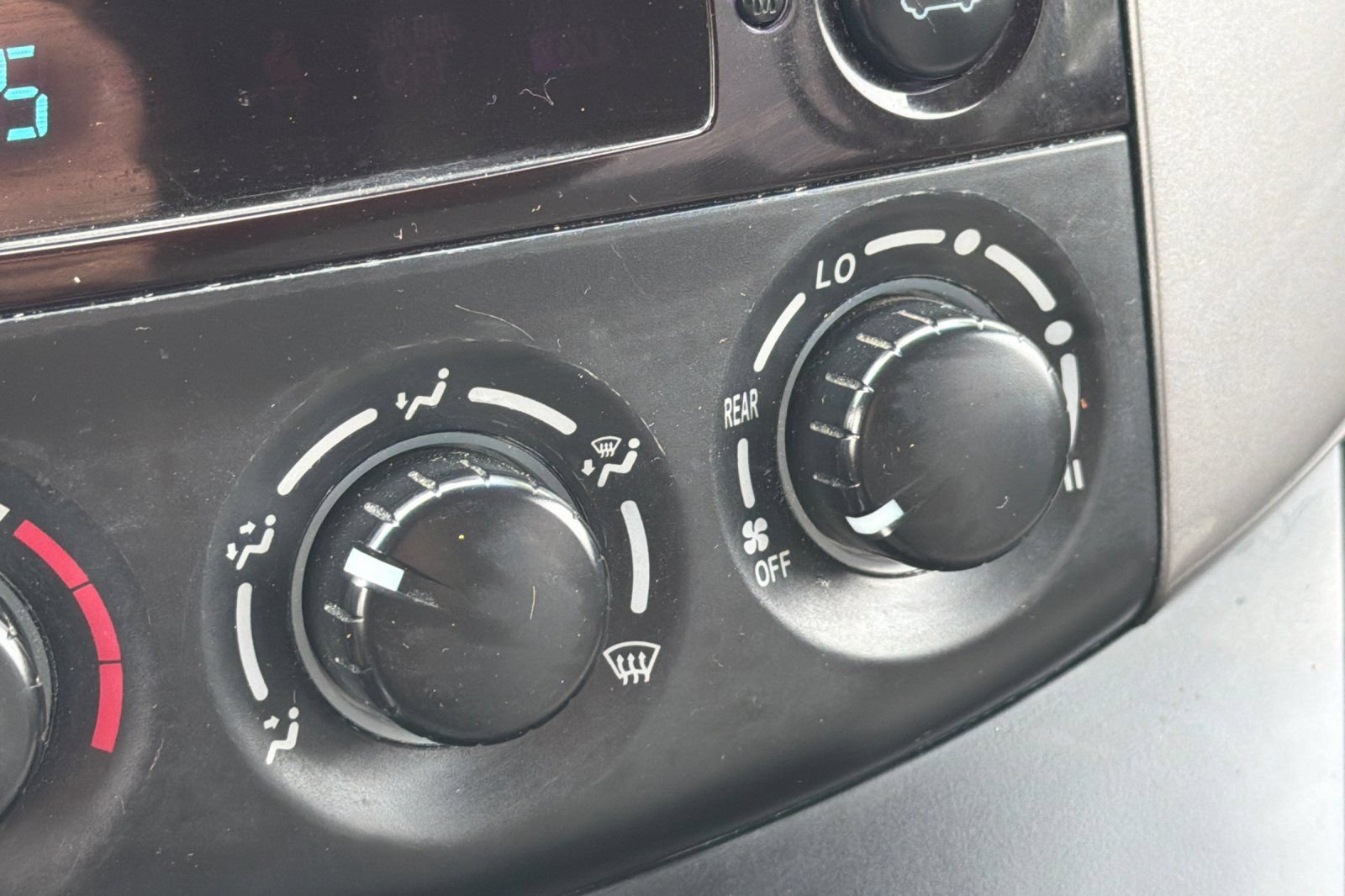 Used 2008 Toyota Sienna LE FWD image 29