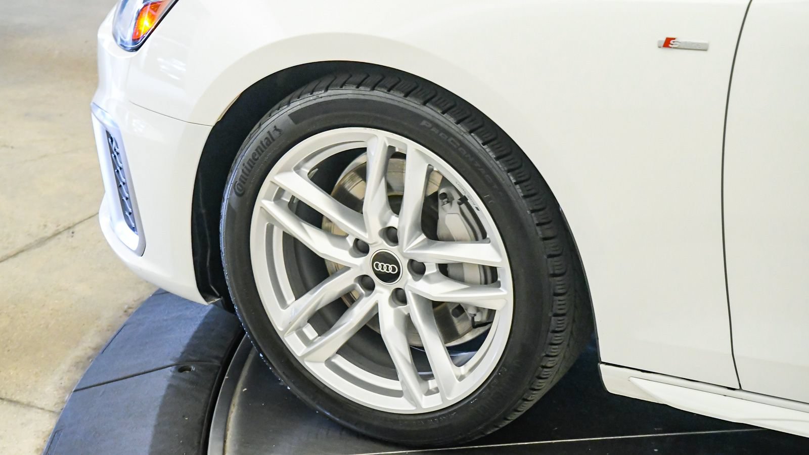 Used 2022 Audi A4 2.0T Premium Plus w/ Premium Plus Package AWD/4WD image 10