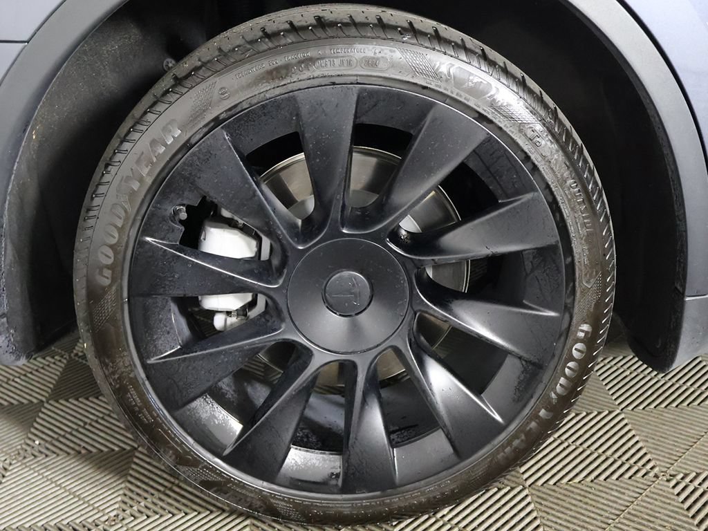 Used 2023 Tesla Model Y AWD image 22