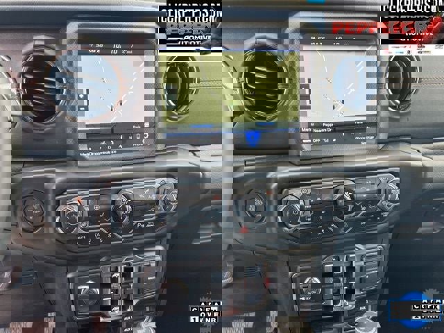 Used 2022 Jeep Wrangler Unlimited Sahara image 12