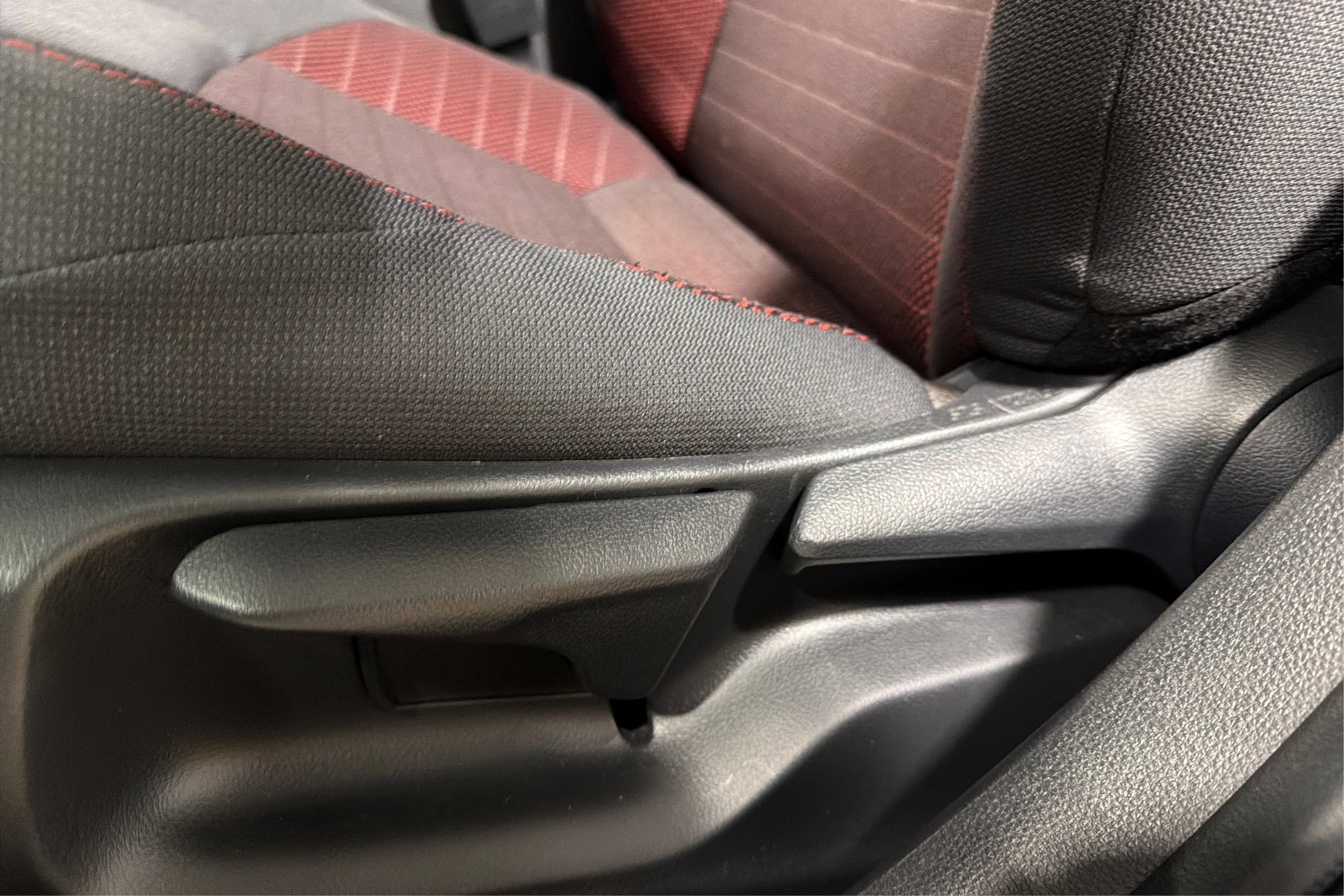 Used 2023 Toyota Corolla SE w/ Carpet Mat Package (TMS) FWD image 18
