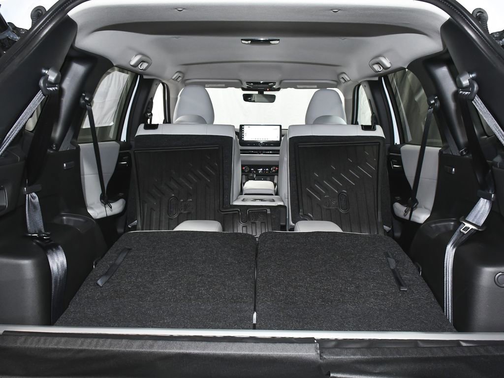 Used 2025 Mitsubishi Outlander SE image 65