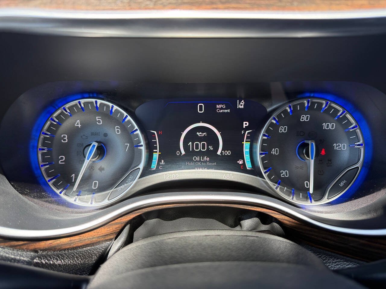 Used 2023 Chrysler Pacifica Limited FWD image 38
