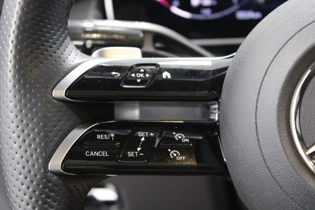 Used 2024 Mercedes-Benz GLC 300 4MATIC image 34