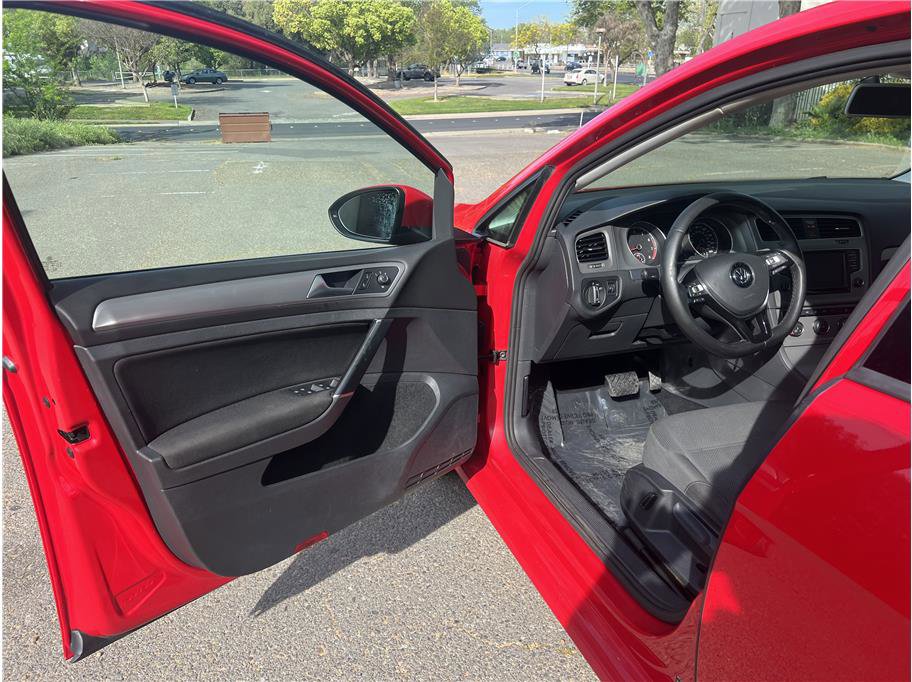 Used 2016 Volkswagen Golf S FWD image 13